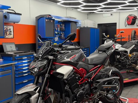 2025 Kawasaki Z 900, серый, 1400000 рублей, вид 3