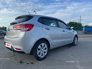 2016 Kia Rio III Рестайлинг, серебристый, 959999 рублей, вид 5