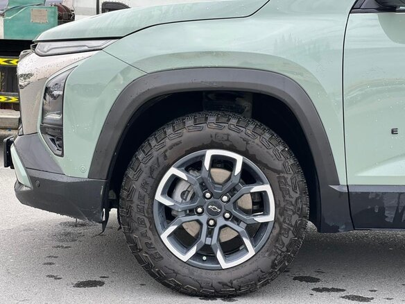 2025 Chevrolet Equinox IV, зелёный, 4100000 рублей - вид 3