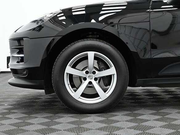 2020 Porsche Macan I Рестайлинг, чёрный, 4400000 рублей - вид 18