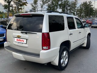 2013 Chevrolet Tahoe 6AT III, белый, 3099000 рублей, вид 3
