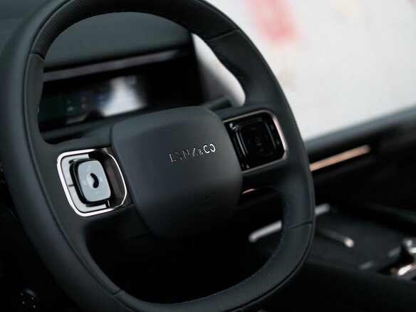 2026 Lynk & Co 900, чёрный - вид 31