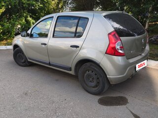 2013 Renault Sandero I, бежевый, 460000 рублей, вид 4
