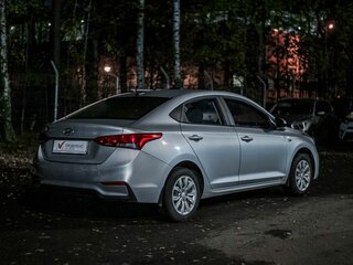 2018 Hyundai Solaris II, серебристый, 690000 рублей, вид 2