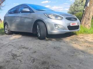 2012 Hyundai Solaris I, серебристый, 720000 рублей, вид 2