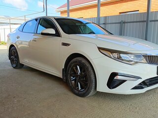 2020 Kia Optima IV Рестайлинг, белый, 2060000 рублей, вид 4