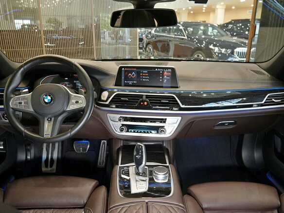 2020 BMW 7 серии 740d xDrive VI (G11/G12) Рестайлинг, чёрный, 8010000 рублей - вид 13