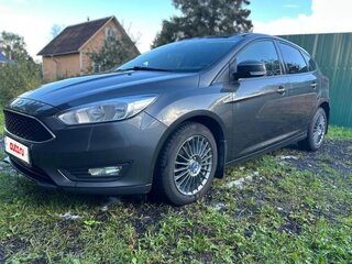 2017 Ford Focus III Рестайлинг, серый, 1100000 рублей, вид 3