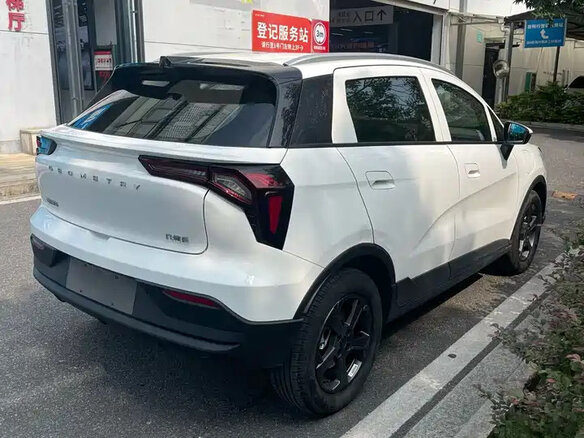 2026 Geely Geometry E 33.5 kWh, белый - вид 4