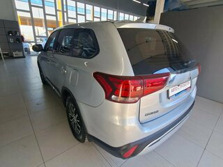 2018 Mitsubishi Outlander III Рестайлинг 2, серебристый, 2024000 рублей, вид 5