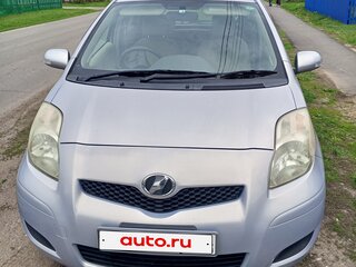 2010 Toyota Vitz II (XP90), серый, 760000 рублей, вид 2