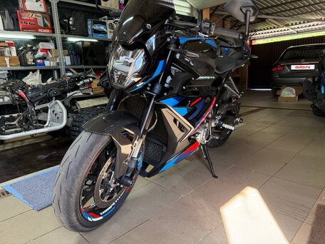 2023 BMW M 1000 R, чёрный, 2395000 рублей, вид 2