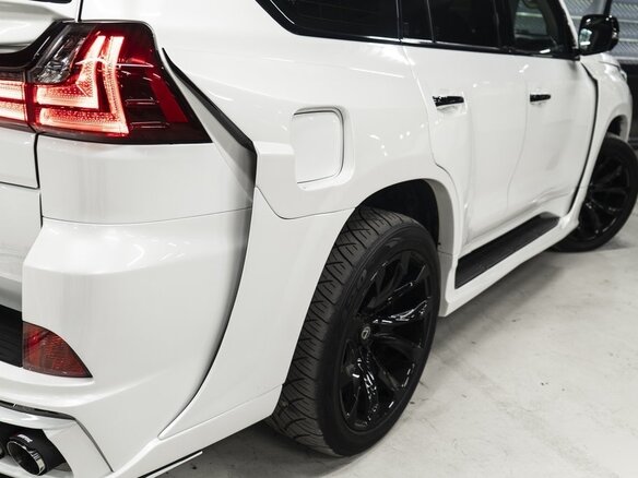 2017 Lexus LX 570 III Рестайлинг 2, белый, 7600000 рублей - вид 6