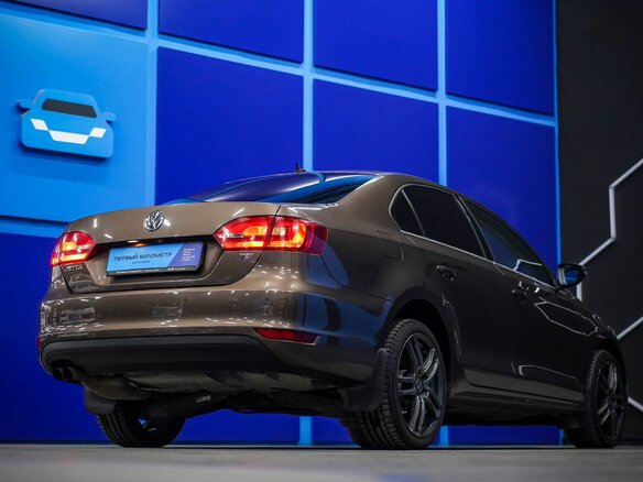 2013 Volkswagen Jetta VI, коричневый, 1250000 рублей - вид 5