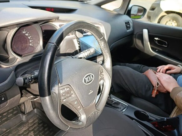 2017 Kia Ceed II Рестайлинг, серебристый, 1400000 рублей - вид 14
