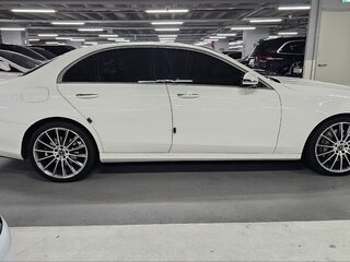 2022 Mercedes-Benz E-Класс 350 V (W213, S213, C238) Рестайлинг, белый, 5420000 рублей, вид 2