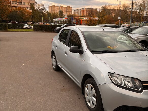 2014 Renault Logan II, серебристый, 800000 рублей