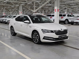 2020 Skoda Superb III Рестайлинг, белый, 2190000 рублей, вид 3