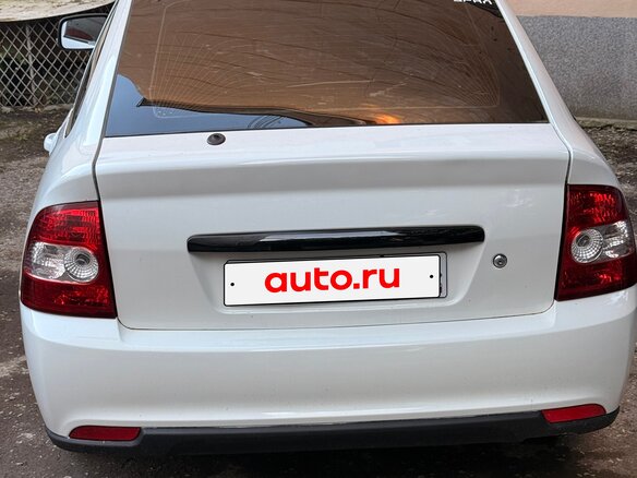 2010 Lada (ВАЗ) Priora I, белый, 180000 рублей - вид 3