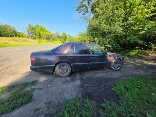 1994 Mercedes-Benz E-Класс 220 I (W124), коричневый, 220000 рублей, вид 3
