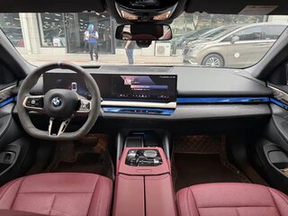 2024 BMW 5 серии Long 530Li xDrive VIII (G60/G61/G68), серый, 7035000 рублей, вид 4