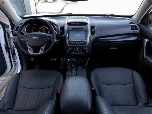 2018 Kia Sorento II Рестайлинг, белый, 1795000 рублей - вид 17