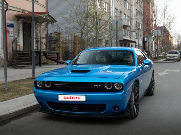 2016 Dodge Challenger SRT III Рестайлинг 2, синий, 5000000 рублей - вид 3