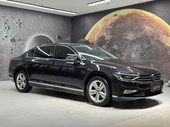 2022 Volkswagen Magotan B8 Рестайлинг, чёрный, 1500000 рублей - вид 1