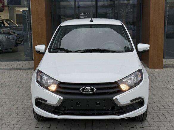 2026 Lada (ВАЗ) Granta I Рестайлинг, белый - вид 2