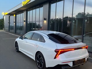 2024 Kia K5 III Рестайлинг, белый, 3599999 рублей, вид 5