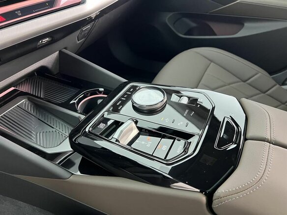 2025 BMW 5 серии Long 530Li xDrive VIII (G60/G61/G68), чёрный, 8190000 рублей - вид 13
