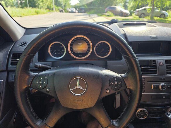 2011 Mercedes-Benz C-Класс 180 BlueEFFICIENCY III (W204), серебристый, 900000 рублей - вид 9