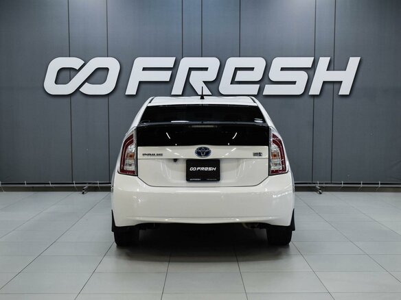 2015 Toyota Prius III Рестайлинг (XW30), белый, 1169000 рублей - вид 3
