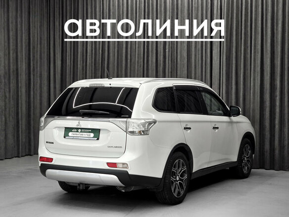 2014 Mitsubishi Outlander III Рестайлинг, белый - вид 9