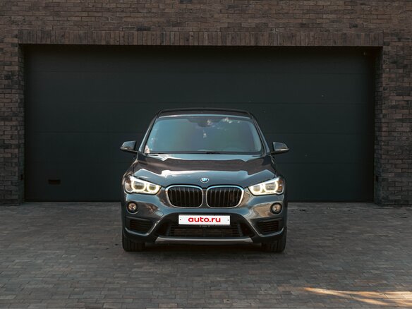 2018 BMW X1 20i xDrive II (F48), серый, 2530000 рублей - вид 2