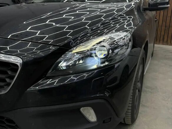 2015 Volvo V40 Cross Country I, чёрный, 2100000 рублей - вид 8