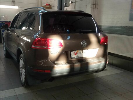 2012 Volkswagen Touareg II, коричневый, 1599000 рублей, вид 4