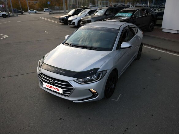 2017 Hyundai Elantra VI (AD), серебристый, 1300000 рублей - вид 2