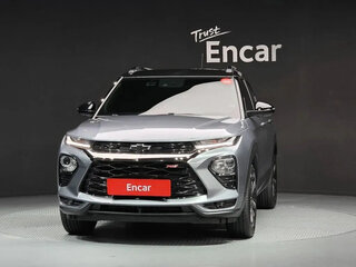 2021 Chevrolet TrailBlazer III, серебристый, 2550000 рублей, вид 3