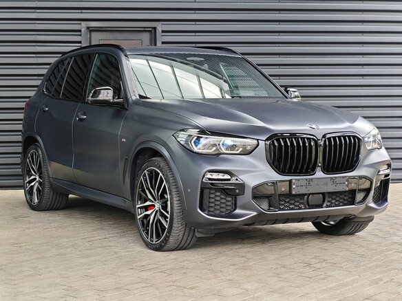 2021 BMW X5 M50i IV (G05/G18), серый, 8290000 рублей - вид 4