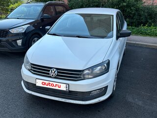 2018 Volkswagen Polo V Рестайлинг, белый, 800000 рублей, вид 1