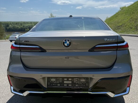 2025 BMW 7 серии 740d xDrive VII (G70), серый - вид 6