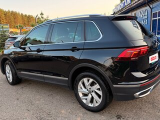 2021 Volkswagen Tiguan II Рестайлинг, чёрный, 3700000 рублей, вид 4