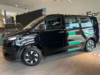 2026 Ford Tourneo Custom SWB II, чёрный, 4530000 рублей, вид 4
