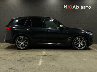 2020 BMW X5 M50d IV (G05/G18), чёрный, 6949000 рублей, вид 4