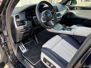 2022 BMW X5 45e IV (G05/G18), чёрный, 8950000 рублей, вид 2