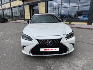 2022 Lexus ES 300h VII Рестайлинг, белый, 3500000 рублей, вид 2