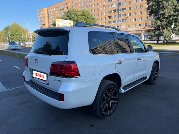 2010 Lexus LX 570 III, белый, 2590000 рублей - вид 4