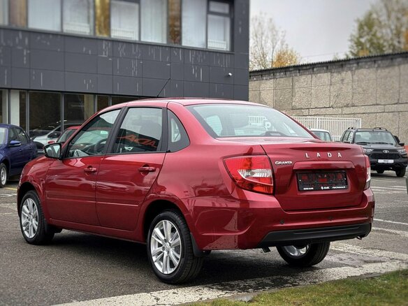 2026 Lada (ВАЗ) Granta I Рестайлинг, красный, 1208000 рублей - вид 6