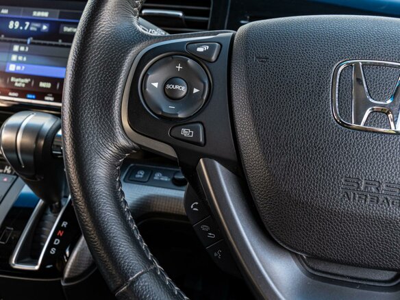 2021 Honda Stepwgn Spada V Рестайлинг, красный, 2650000 рублей - вид 16